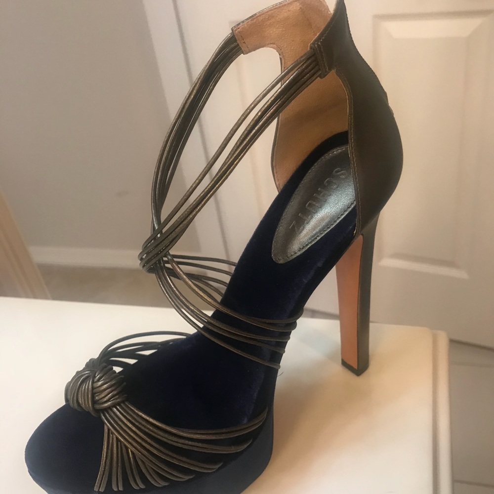 SHOES,Never worn. Very pretty shoes!